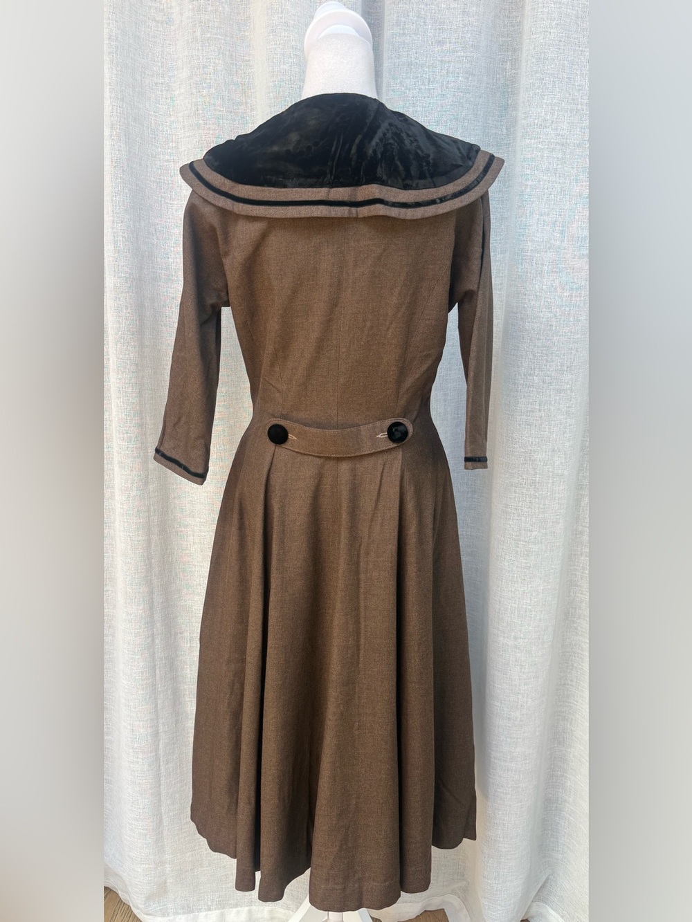 1950 Re Go fashion Brown with black velvet neckline a line dress - Picture 3 of 13